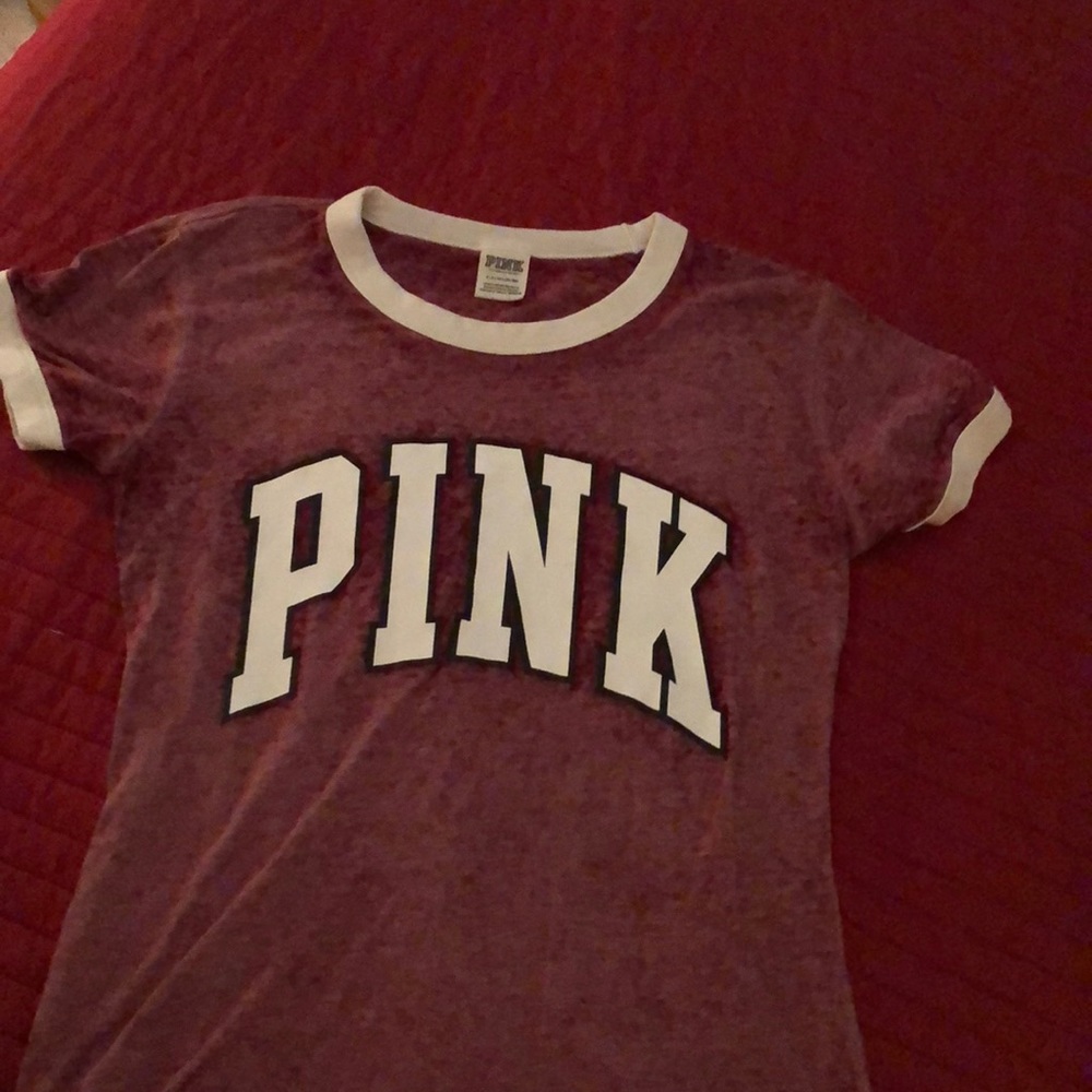 ⬇️Price drop⬇️VS PINK T-shirt